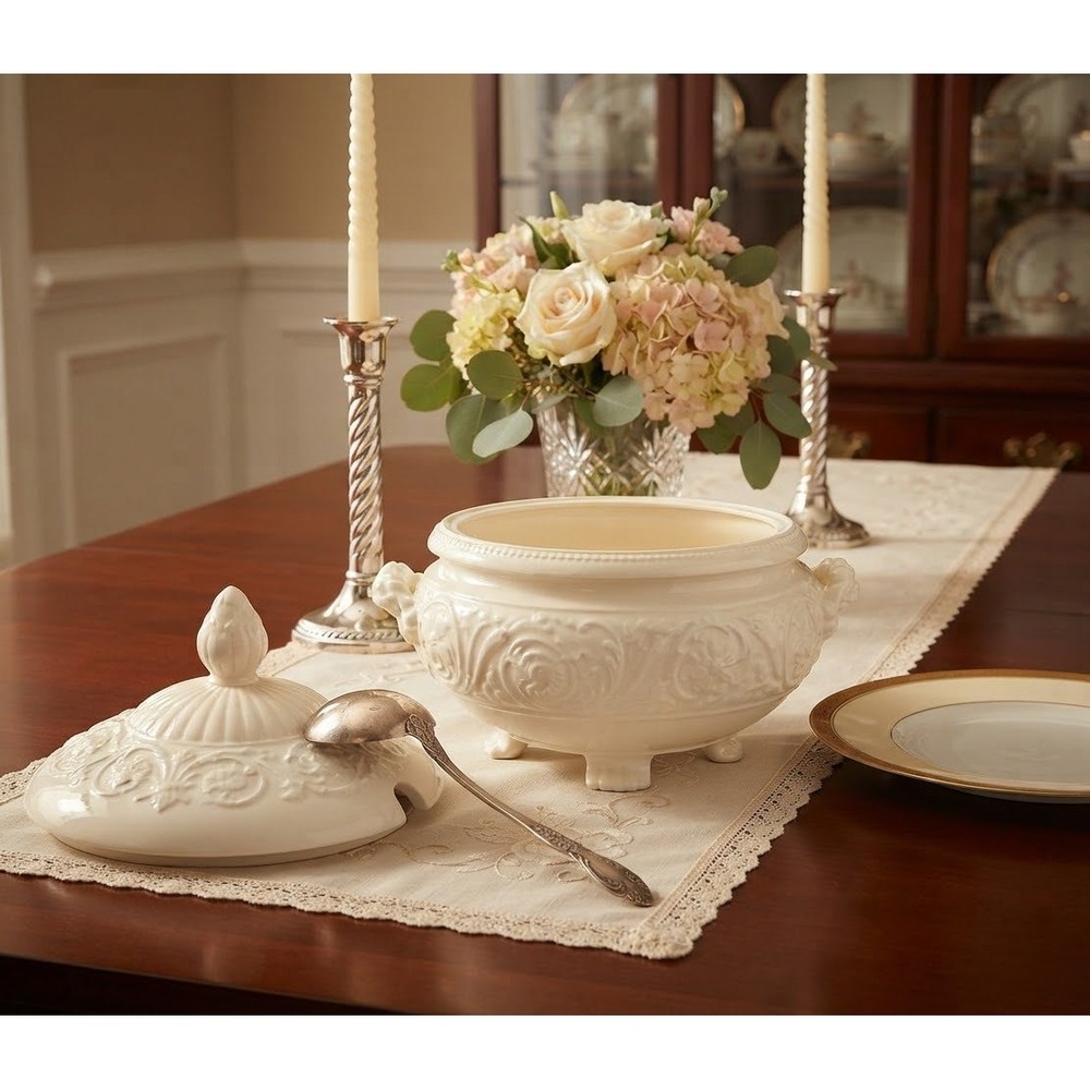 Wedgwood Patrician Creamware Soup Tureen with Lid Vintage 1949 England Lion Head